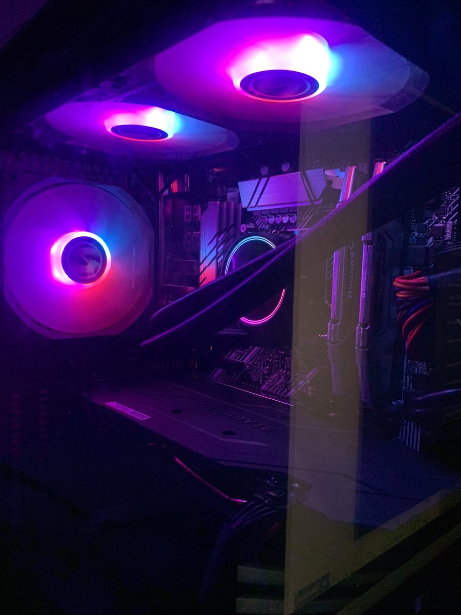 PVyxen's tweet image. i am IN LOVE 😍 
#ibuypower #intel7 #powerhouse