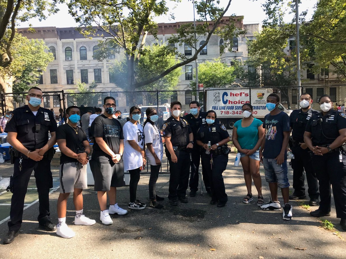 NYPD84Pct's tweet image. Youth Officer Nelson and the #NYPDExplorers Post #2084 took part in the Brooklyn Town Hall Meeting to #StopTheViolence. #NYPDConnecting with @NYPDCommAffairs, @NYPDDetectives, @NYPDBklynNorth, @RCornegyJr and the community. #BetterTogether #NYPDCares