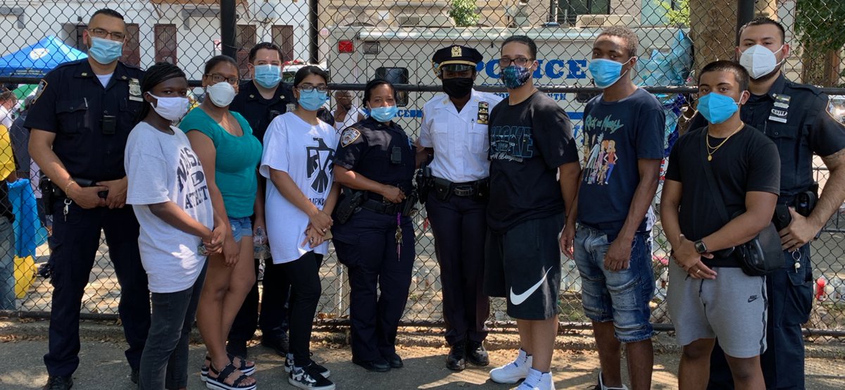 NYPD84Pct's tweet image. Youth Officer Nelson and the #NYPDExplorers Post #2084 took part in the Brooklyn Town Hall Meeting to #StopTheViolence. #NYPDConnecting with @NYPDCommAffairs, @NYPDDetectives, @NYPDBklynNorth, @RCornegyJr and the community. #BetterTogether #NYPDCares