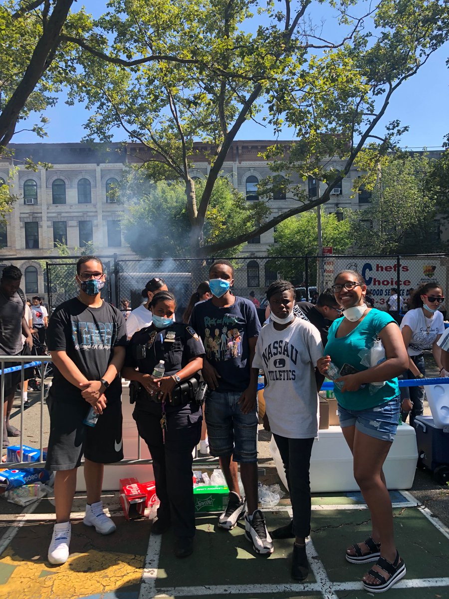 NYPD84Pct's tweet image. Youth Officer Nelson and the #NYPDExplorers Post #2084 took part in the Brooklyn Town Hall Meeting to #StopTheViolence. #NYPDConnecting with @NYPDCommAffairs, @NYPDDetectives, @NYPDBklynNorth, @RCornegyJr and the community. #BetterTogether #NYPDCares