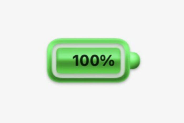 MKBHD's tweet photo. It appears Apple has finally changed the hilarious battery icon in MacOS Big Sur. It's now acceptable. Whoever designed the original should be ashamed that first one ever saw the light of day 😅 https://t.co/dGXPZaPyHj