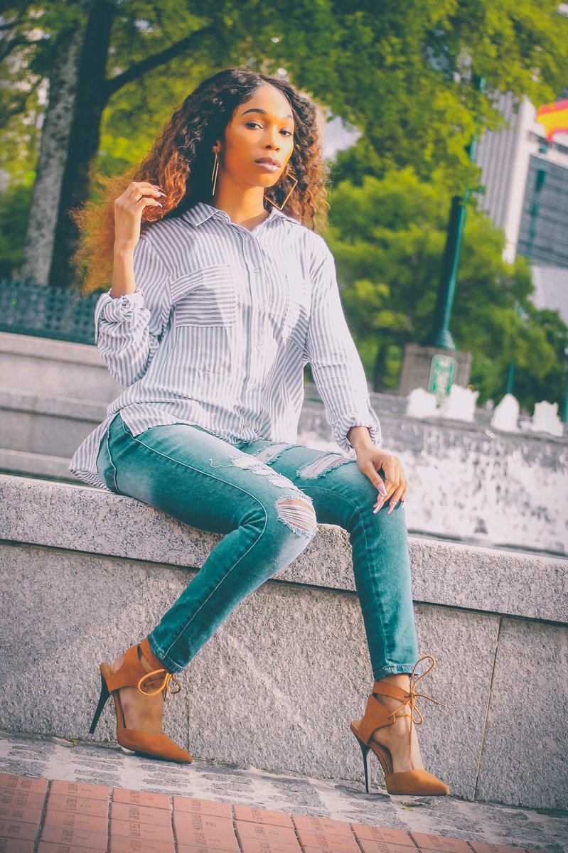 DaTruthHurts_'s tweet photo. @skaijackson Fashion Photographer in the ATL Area , IG: HalterCPhotography  , specialize in Portraits , Events: Weddings / parties / fashion shows , Animals , Product Etc .. I do it all. 

Male / Female Models Messge Me For A Shoot. https://t.co/Mm2HBoIYjQ