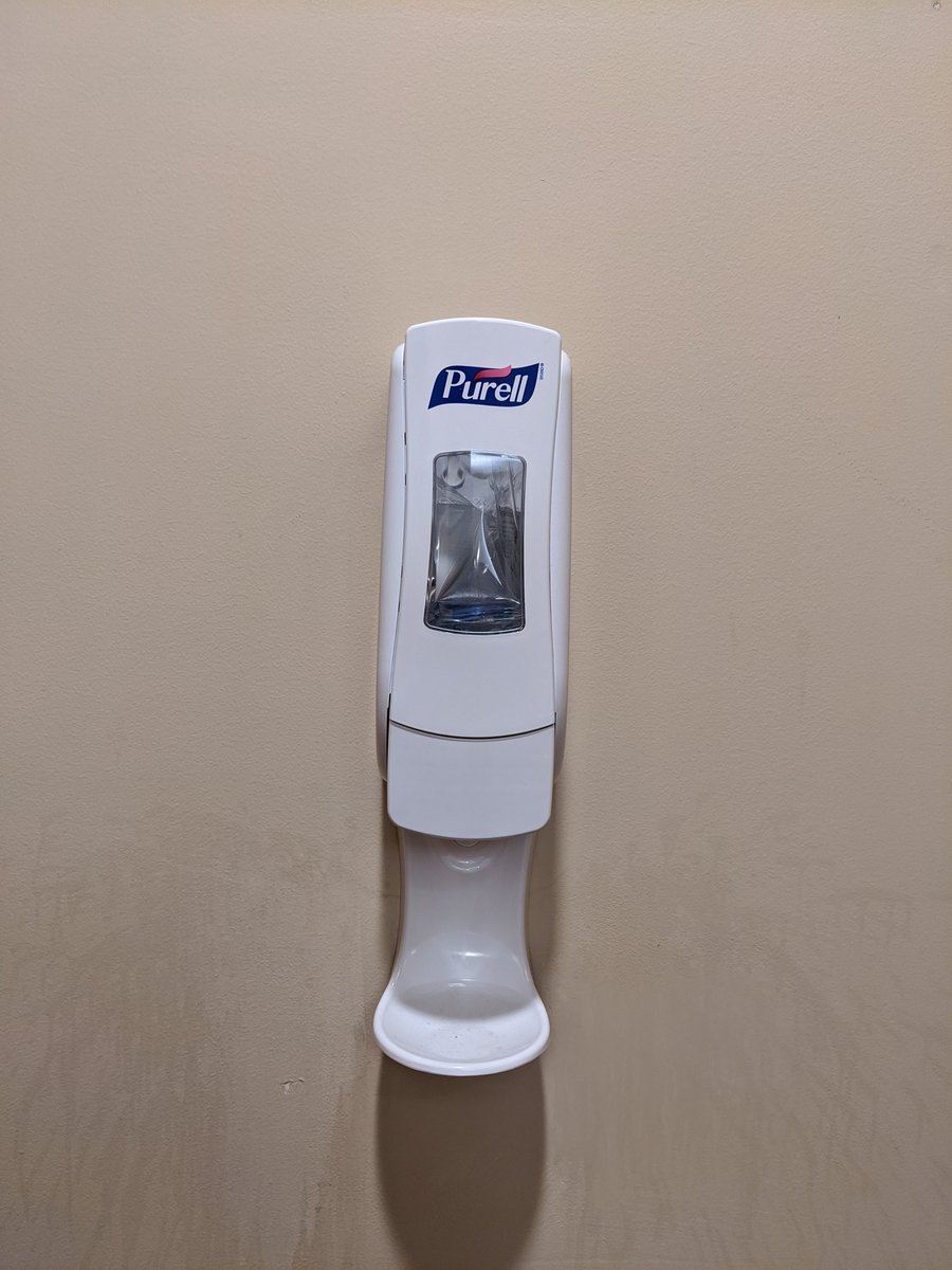 GhostKarin's tweet photo. This finds even the most insignificant scratches. Period. #hospital #handsanitizer #burnslikehell #purellhandsanitizer https://t.co/9iNomh0CBY
