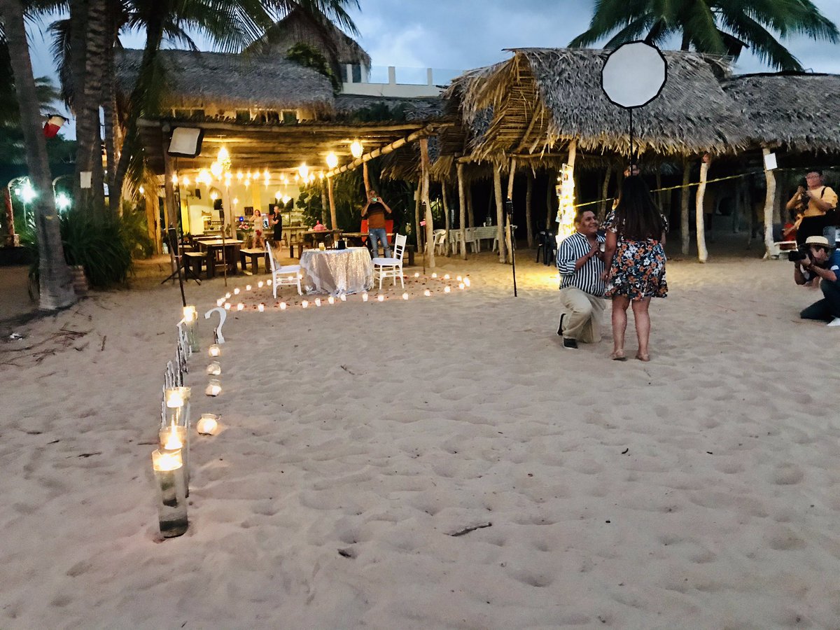 chacmoolchacala's tweet photo. También son tiempos de amor 💓 

Cena especial, momentos con futuro 

Reservaciones ☎️3272194037

#chacala #love #covid19 #marriage #married #wedding #boda #preboda #playa #mexico @riviera_nayarit @chacmoolcafe https://t.co/JjYUVWaD0U