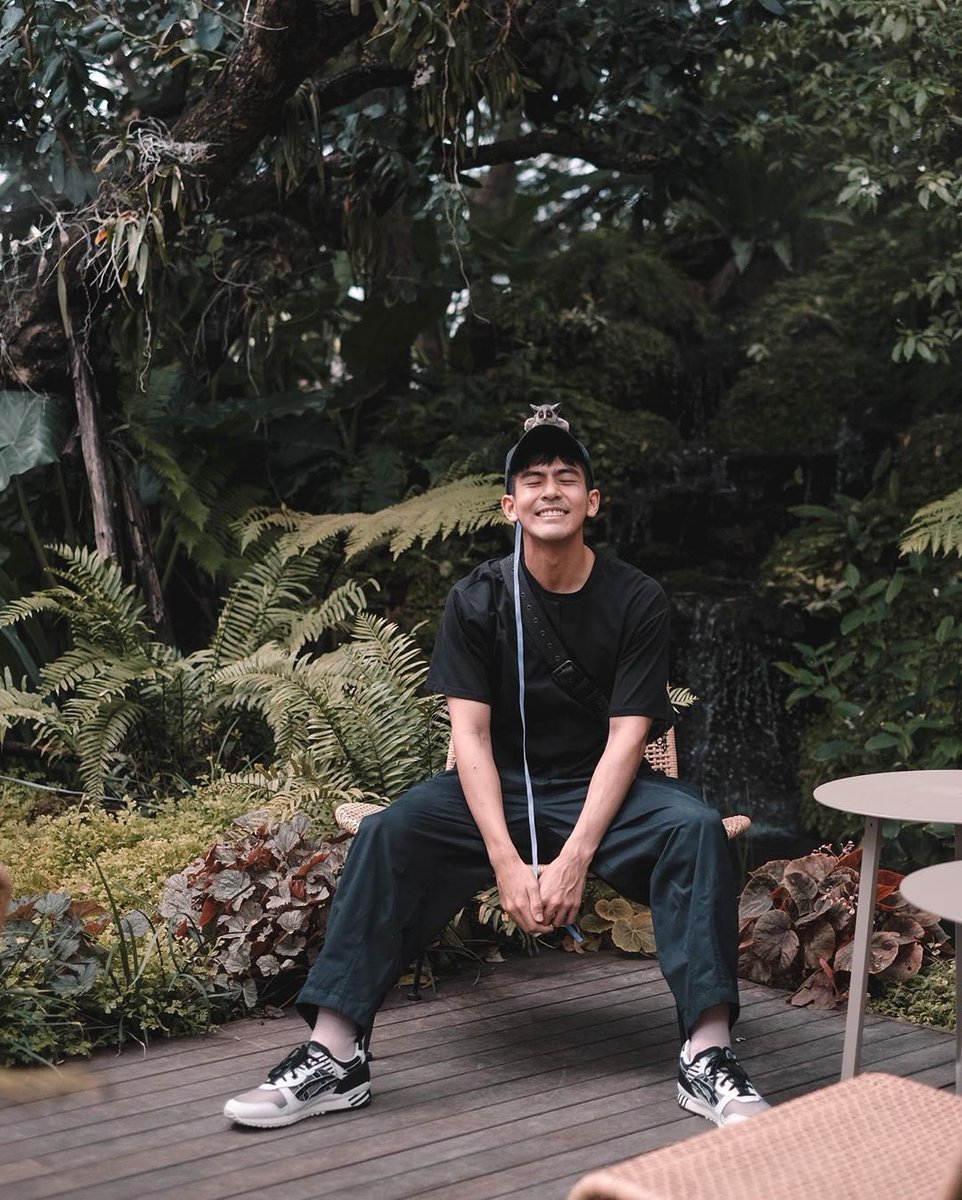 ToeyPongbot's tweet image. Éclair and her brother 🐒🙇🏻🤎 #toey_pongsakorn