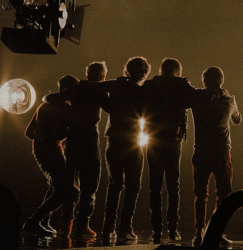 1DTourUpdate's tweet image. You and me got a whole lot of history.

This is a thread of the moments and pictures that even after so many years make our hearts stop and tears come. Accompanied by some of our favorite lyrics. 

#ThankYouOneDirection for being part of our lives for 10 years. 

Love, Your Fans!