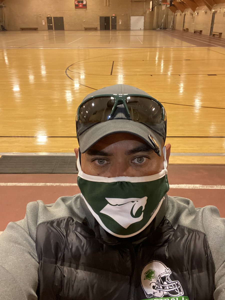 CoachRios151's tweet photo. @davidtdonofrio @WHS_Cougars @CougarsFBall Go Cougars! Stay safe! Wear your mask! https://t.co/QKuIdU8xyY