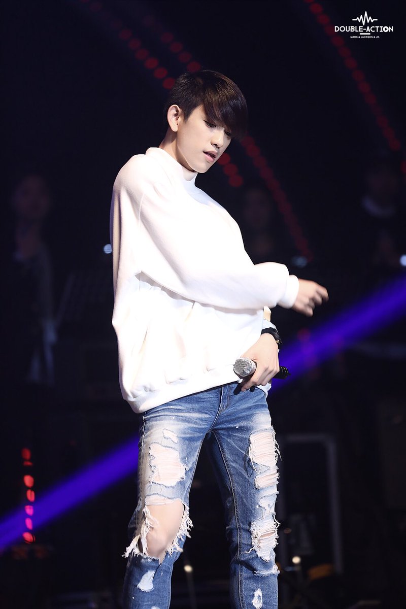 Jinyoung in ripped jeans. A small but eye opening thread  #Jinyoung  @GOT7Official