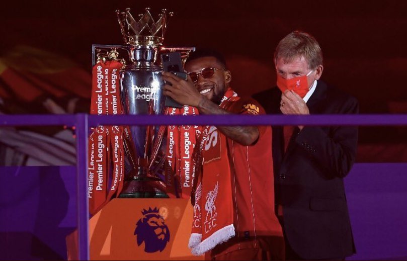 a thread of pictures of everyone with the trophy.