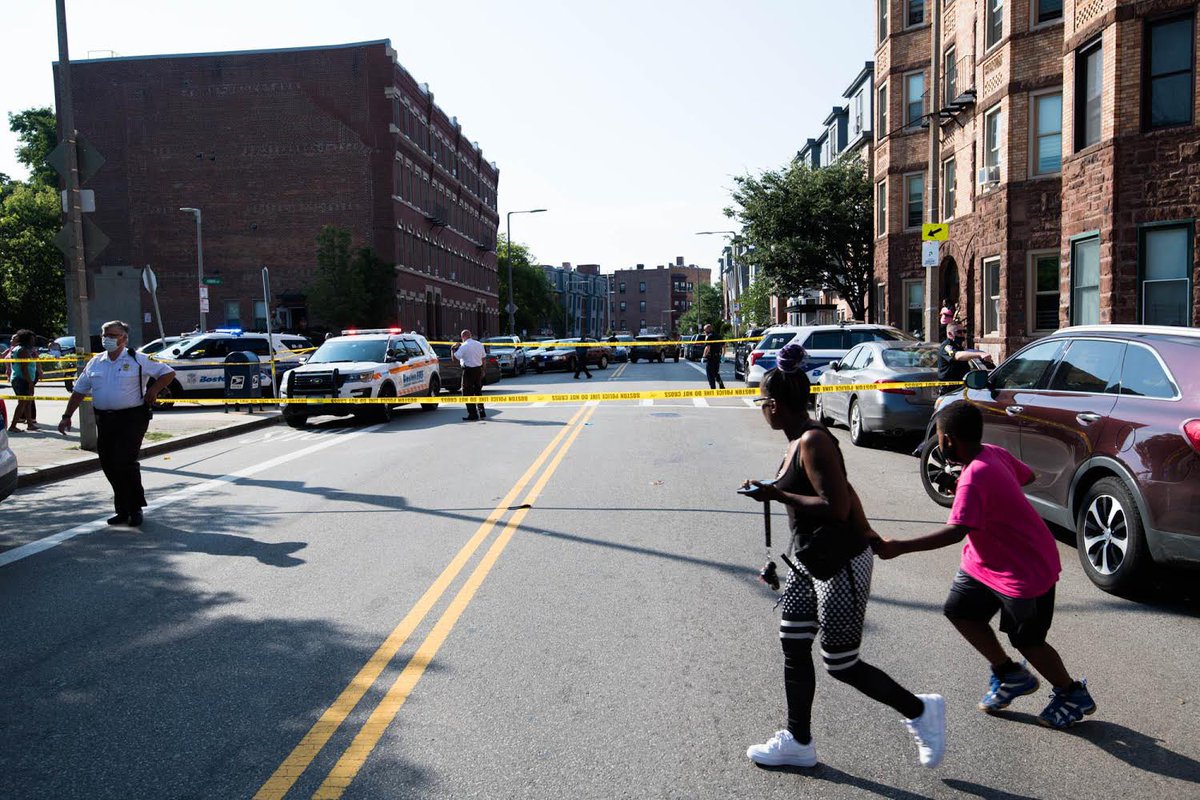 matt_m64's tweet photo. Shots fired at Dudley St and Howard Ave. Multiple people at the park were shot and taken off in ambulances. #dorchester #boston #dudleystreet https://t.co/4ew9ZvR3UH