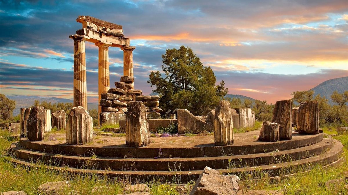 MIGUELE93441836's tweet photo. "Conócete a ti mismo y conocerás  el universo y a los dioses".
 Templo de Apolo en Delfos
#grecia #humanismo #misticagriega #templodeapolo #delfos #filosofiagriega https://t.co/7sbjlqmxSa