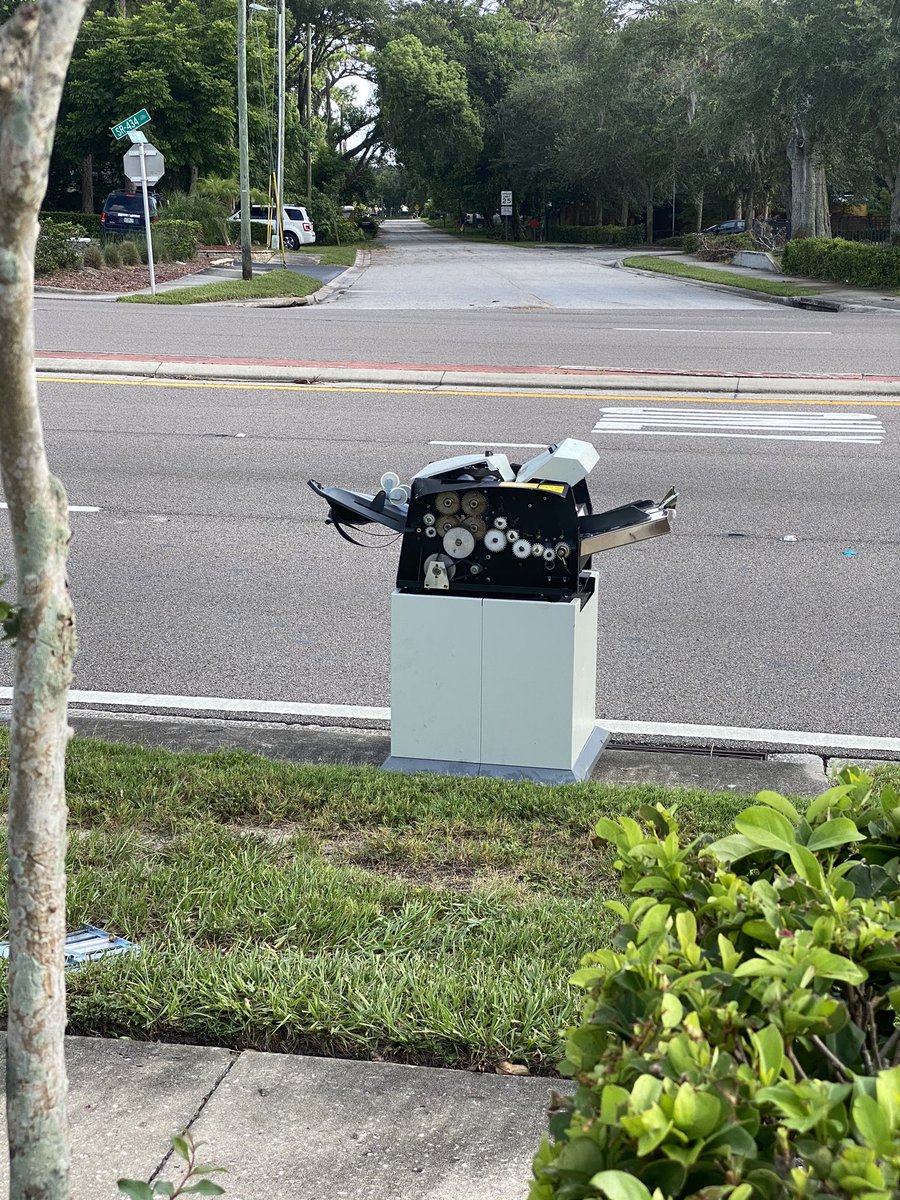 Huge shout-out to the Eastbound <a href="/lynxbusorlando/">Central Florida Regional Transportation Authority</a> driver on 434 near Montgomery Rd today at 5:55 PM.

When first spotted, he was single-handedly trying to remove a very heavy grill from the traffic lanes. Five of his passengers joined the effort before I was able to park. Kudos!