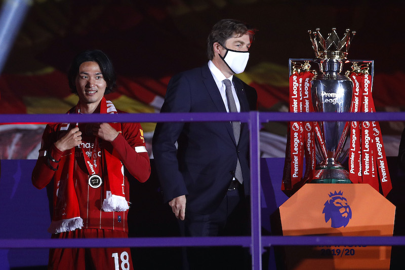 🏆プレミアリーグ王者🏆
主将ヘンダーソンがトロフィー掲げる！…30年ぶり優勝のリヴァプールがセレモニー実施
soccer-king.jp/news/world/eng…

🗣️編集部より
「#リヴァプール はホーム最終戦でチェルシーに勝利。試合後に優勝セレモニーを行いました！」#LFCchampions