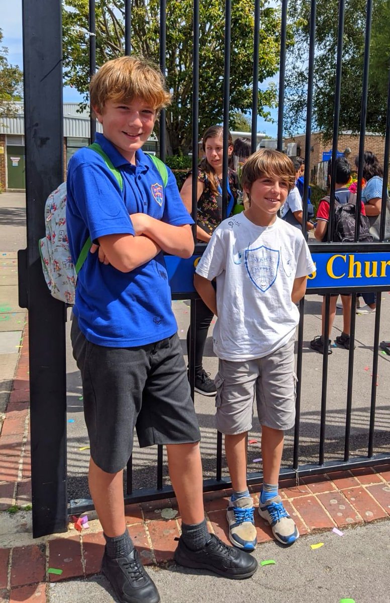 CaterSooz's tweet photo. @SJPS_Portsmouth @caterneil the long and the short of year 6. #bromance #best7years #bestfriends #willmissyouall #thankyou https://t.co/mCjetyLomU