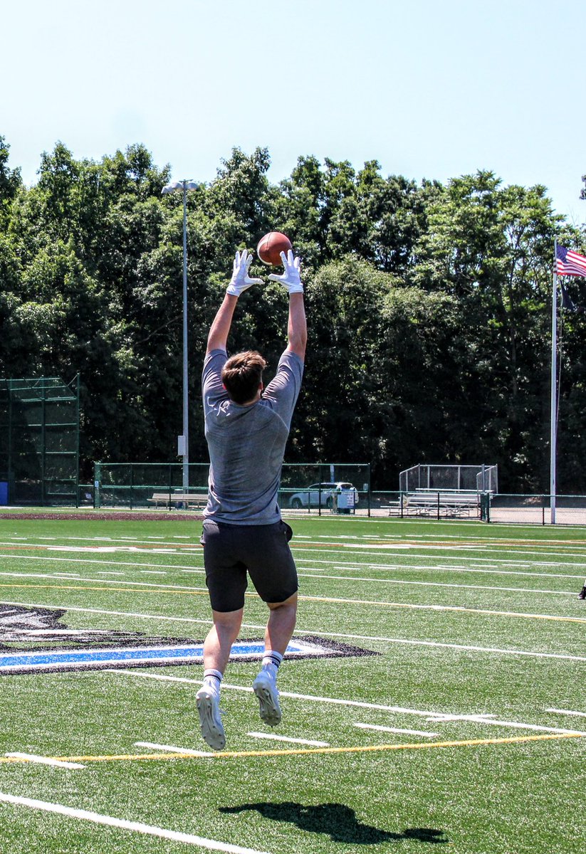 JackComeau8's tweet photo. Great work yesterday with the guys ! @SimmsCompleteQB @j_stew09 @grusser_jack https://t.co/jldgNrss4O