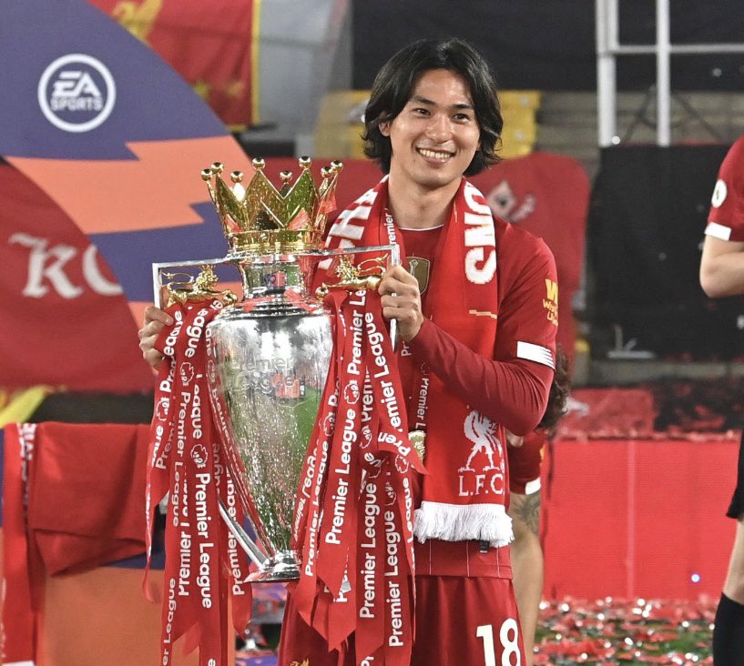 a thread of pictures of everyone with the trophy.