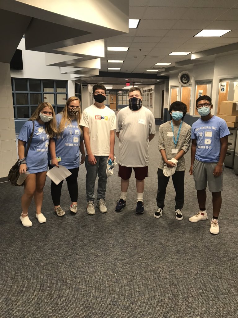 PMLinkCrew's tweet photo. Follow #pmhsmeets24 on your favorite social media platform to see pics and videos of today’s orientation. (Leaders make sure you post your memories!) https://t.co/br1yza9j5d
