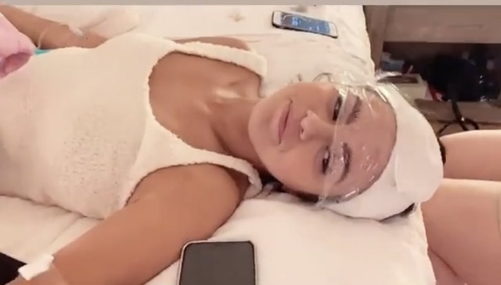 MyLifeIsSelG2's tweet photo. These truly broke me... i hope she knows she’s a strong, inspiring woman &amp; that we are all here to support her no matter what. Love you @selenagomez #28YearsWithSelena https://t.co/lCzNr256ni