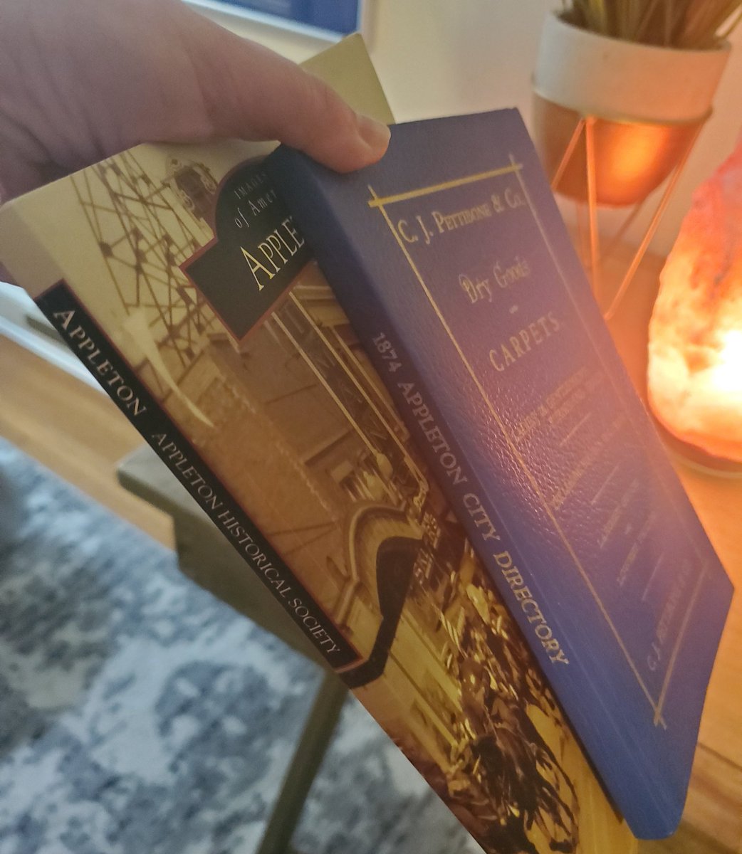 annedediemar's tweet photo. Feeling so inspired following today's Connecting #Alumni Committee meeting for the @LawrenceUni Alumni Association Board of Directors! I also received a gift (from a fellow alumna!) of two books dedicated to the history of #Appleton. π«π #LUAA #LawrenceUniversity #lightmorelight https://t.co/JbJsSwVBkP