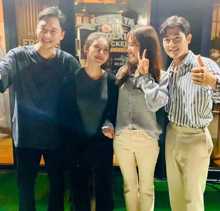 KimJaeKyungBR's tweet photo. IG • 📸| Nova atualização no instagram 💖
• As Filmagens do filme #SimpleStation encerraram nesse final de semana e o elenco comemorou o encerramento 🤗
#KimJaekyung #Jaekyung #김재경 #재경 #Rainbow #레인보우 https://t.co/WSpwOVy1XD