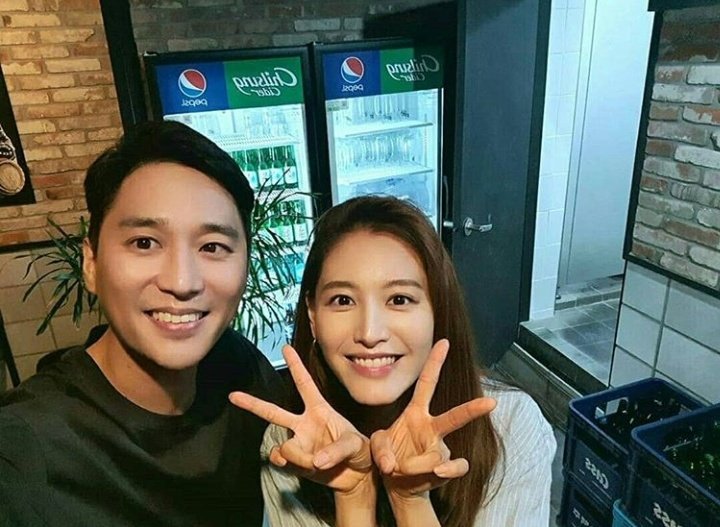 KimJaeKyungBR's tweet photo. IG • 📸| Nova atualização no instagram 💖
• As Filmagens do filme #SimpleStation encerraram nesse final de semana e o elenco comemorou o encerramento 🤗
#KimJaekyung #Jaekyung #김재경 #재경 #Rainbow #레인보우 https://t.co/WSpwOVy1XD