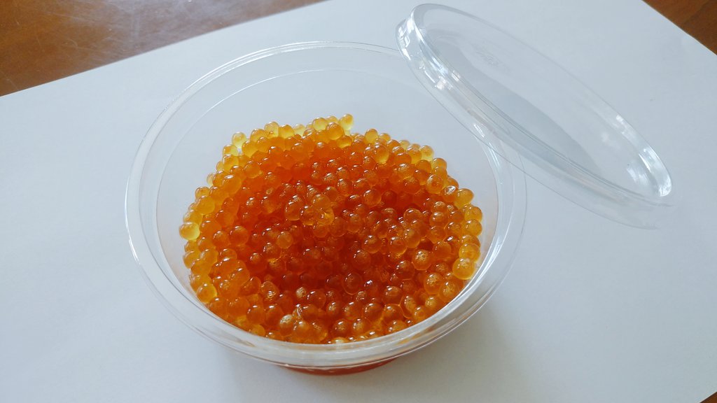 鈴木 姉 ぴっぷのつりぼり にじます工房 7月23日 木 今日から四連休 今週もつりぼりオープンします あまり普段宣伝はしていませんが 個人向けにも加工品を販売しています 0166 58 9850にご注文下さい ニジマスのイクラ 冷凍 100g入り税込