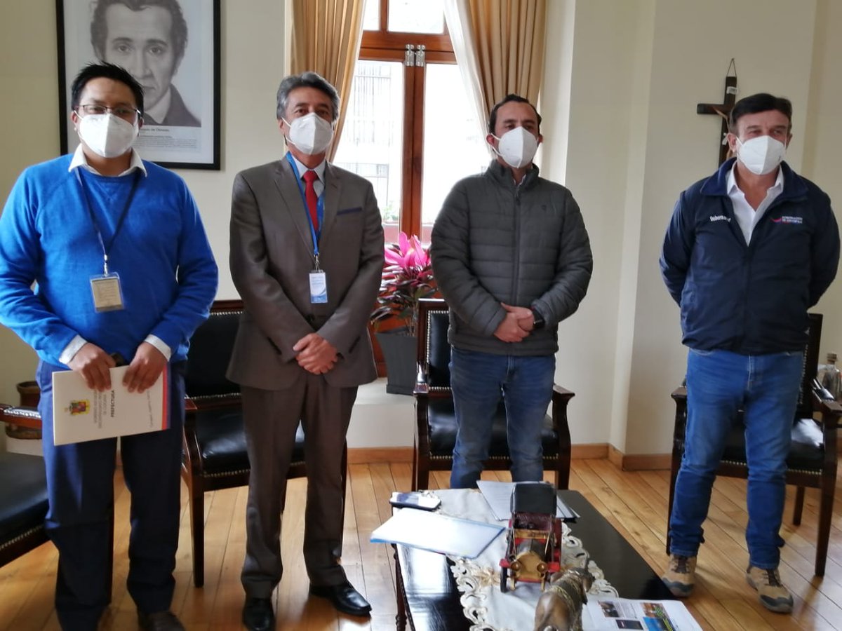 Gober_Cotopaxi's tweet photo. El gobernador de #Cotopaxi, @GHector_Oficial mantiene una reunión con el Ministro de @Ambiente_Ec, @PauloProanoA, Alcalde de Latacunga y Prefectura, se dialoga acerca de la administración del Parque Nacional Cotopaxi, Área Recreacional el Boliche y la Reserva Ecológica Ilinizas https://t.co/3K291C9tux