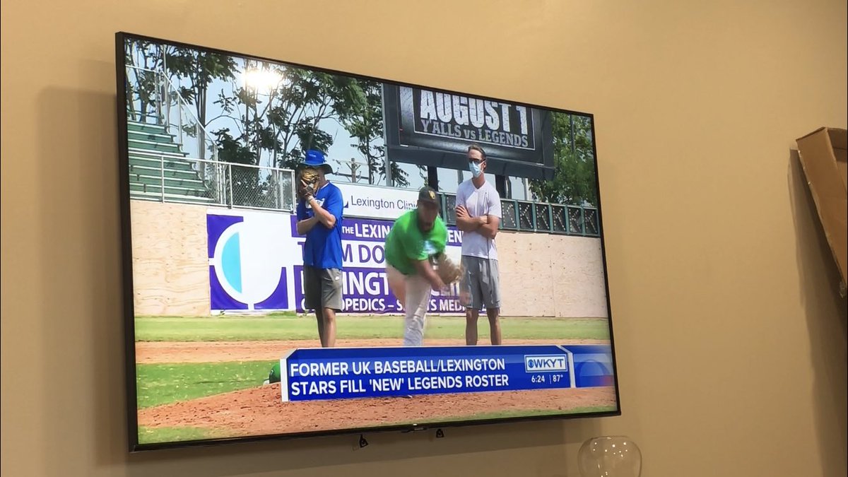 I spy @ZackGetsee.... #CelebrityStatus #TransyBaseball