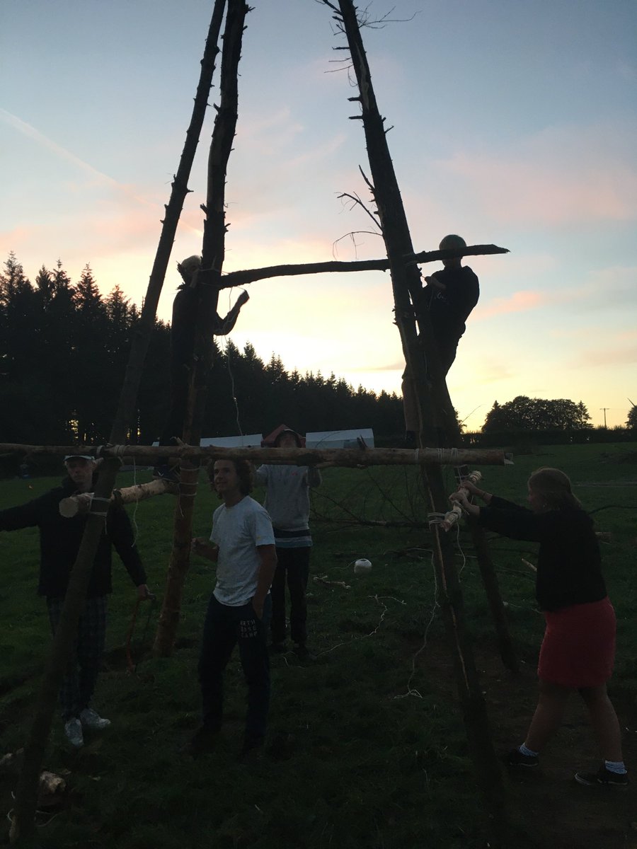 SH_Givers's tweet photo. De laatste avond is ingezet met een groot kampvuur, wat een topkamp! 🇪🇪🇩🇪🏳️‍🌈🇧🇴🇦🇬 #scoutinghoboken https://t.co/suAMUUwyis