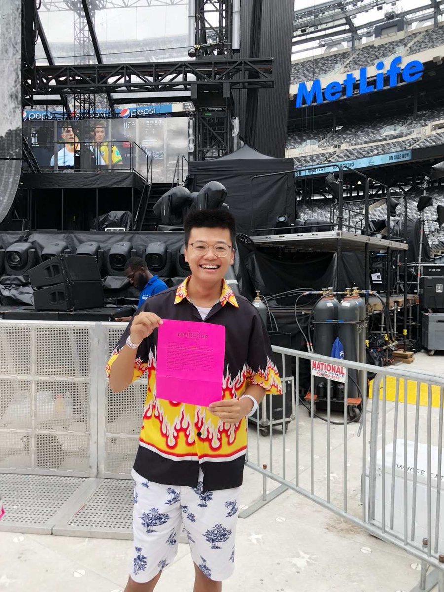 acupofkev's tweet photo. 2 years ago today..something magical happened & somehow it was everything #thenightthingschanged @taylorswift13 @taylornation13 https://t.co/yFH8wAGvCD