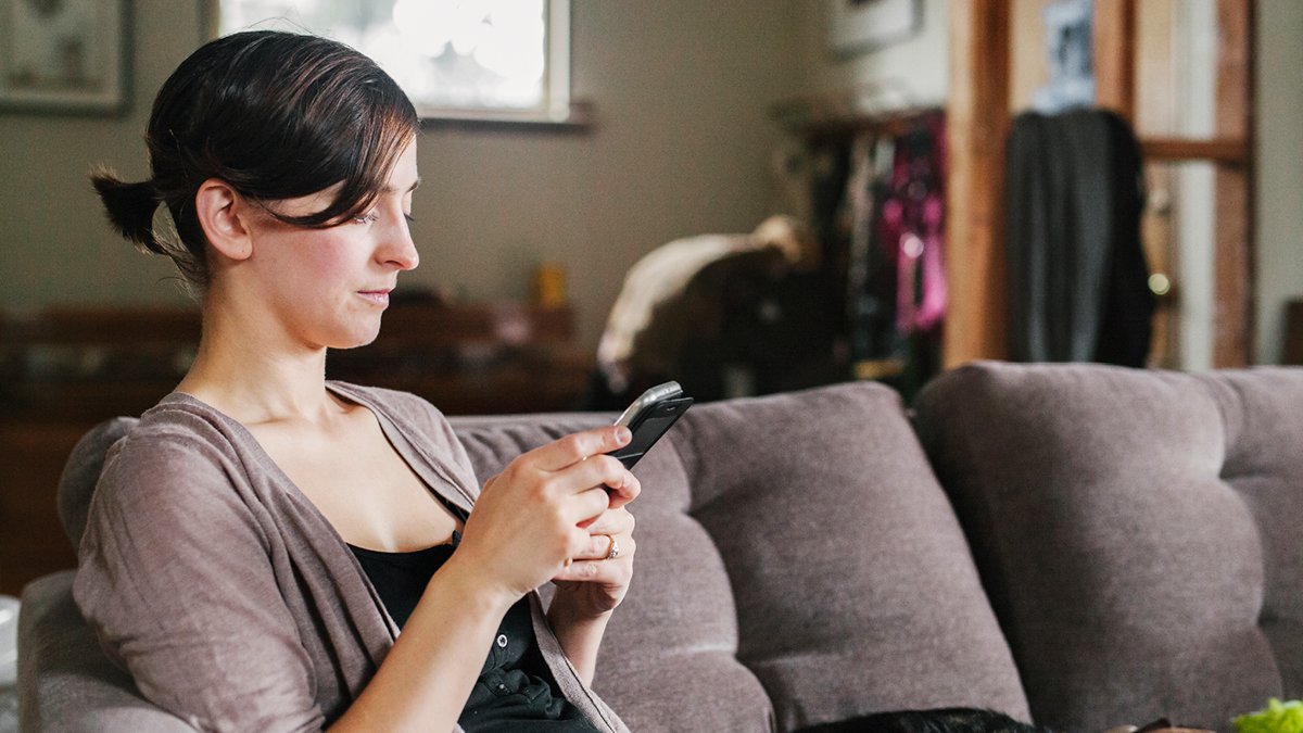 UCLAHealth's tweet photo. Social isolation skyrockets the risk of heart attack and stroke. What if the best “medicine” was a text from a friend?

Learn more. ➨ https://t.co/or5OtY1Tyj https://t.co/prfR9QF2Cz