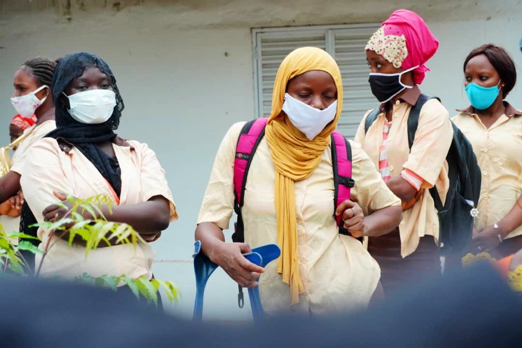 Paroleaujeunes's tweet photo. @KampalNancy Refusons les pratiques qui nuisent aux femmes, filles et qui font obstacles à l’égalité #StrongerTogether #SWEDD #JögCiCovid19 @UNFPA_WCARO @cadoteceline https://t.co/1bSnle8SeZ