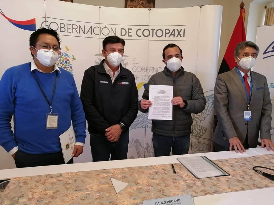 Gober_Cotopaxi's tweet photo. Mediante la gestión del gobernador @GHector_Oficial, se definió con el Ministro de @Ambiente_Ec, @PauloProanoA, en sustituir el Acuerdo Ministerial No. MAAE- 2020-011 del 06 de julio del 2020 y firmar un Acuerdo que establece la administración desde la provincia de #Cotopaxi. https://t.co/rWz6XV9sJk