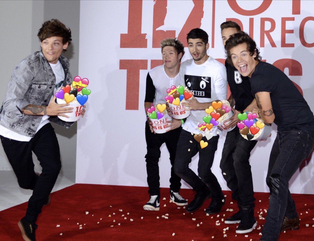 beaadmires1D's tweet photo. breaking the internet her we go!!!
#10YearsOfOneDirection https://t.co/kKRB38TTgb