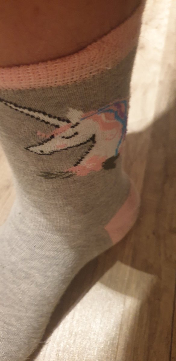 Krezten's tweet photo. @StianAmadeus Sokkene jeg har brukt i dag. 💜
Hilsen mann på 37 år.

#mannnoktilåbrukedissesokkene https://t.co/5PtEU6jRbp