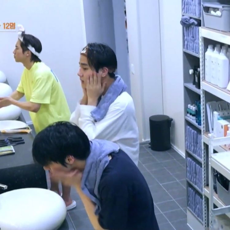 dongkyugcf's tweet photo. Can I have his headband?
#DanielStream #DongkyuStream
#다니엘심장 #DanielHeart
#ILAND #아이랜드 #김동규 #다니엘 #DanielFire #DanielSaveMe https://t.co/GQKfwnL6FA