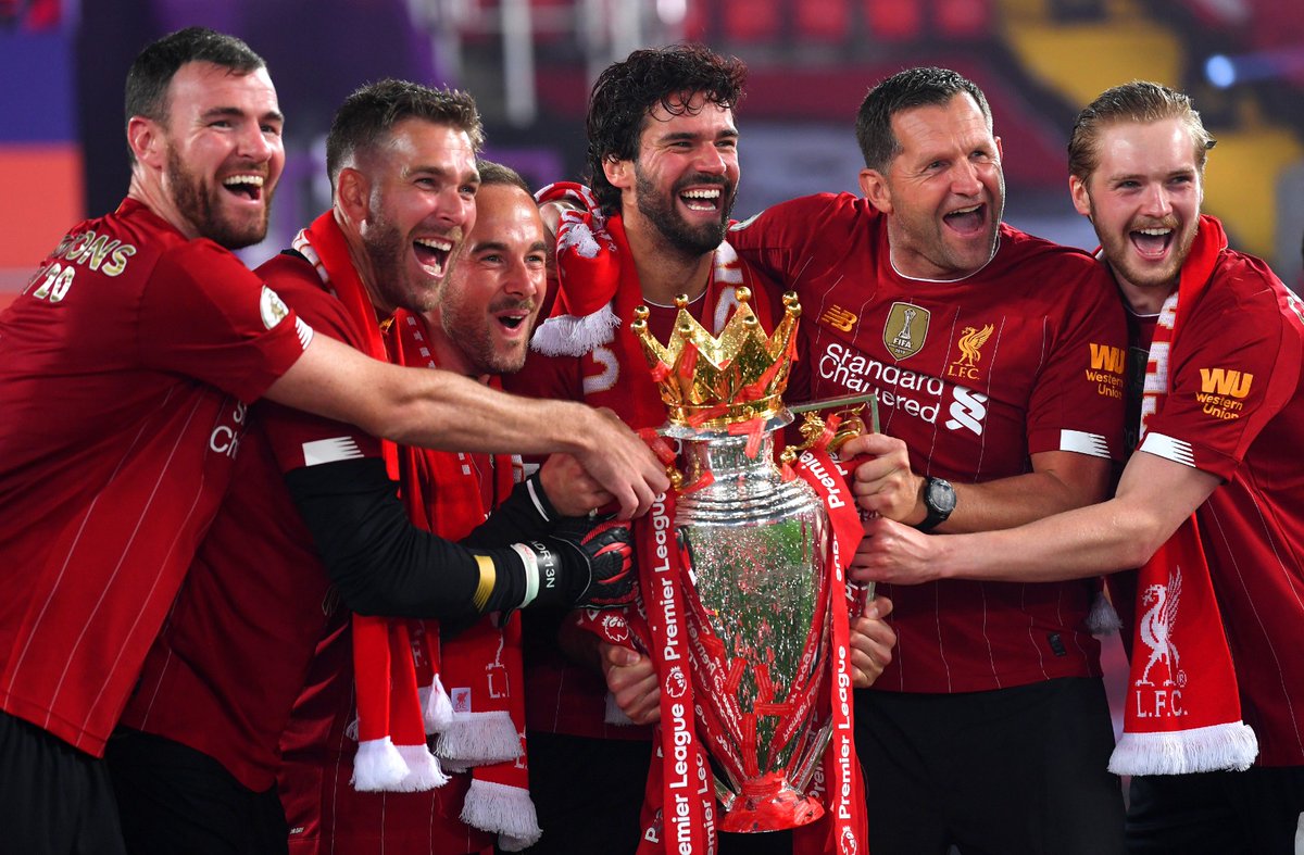 AdriSanMiguel's tweet photo. 🧤🏆 https://t.co/pVPfcKf487