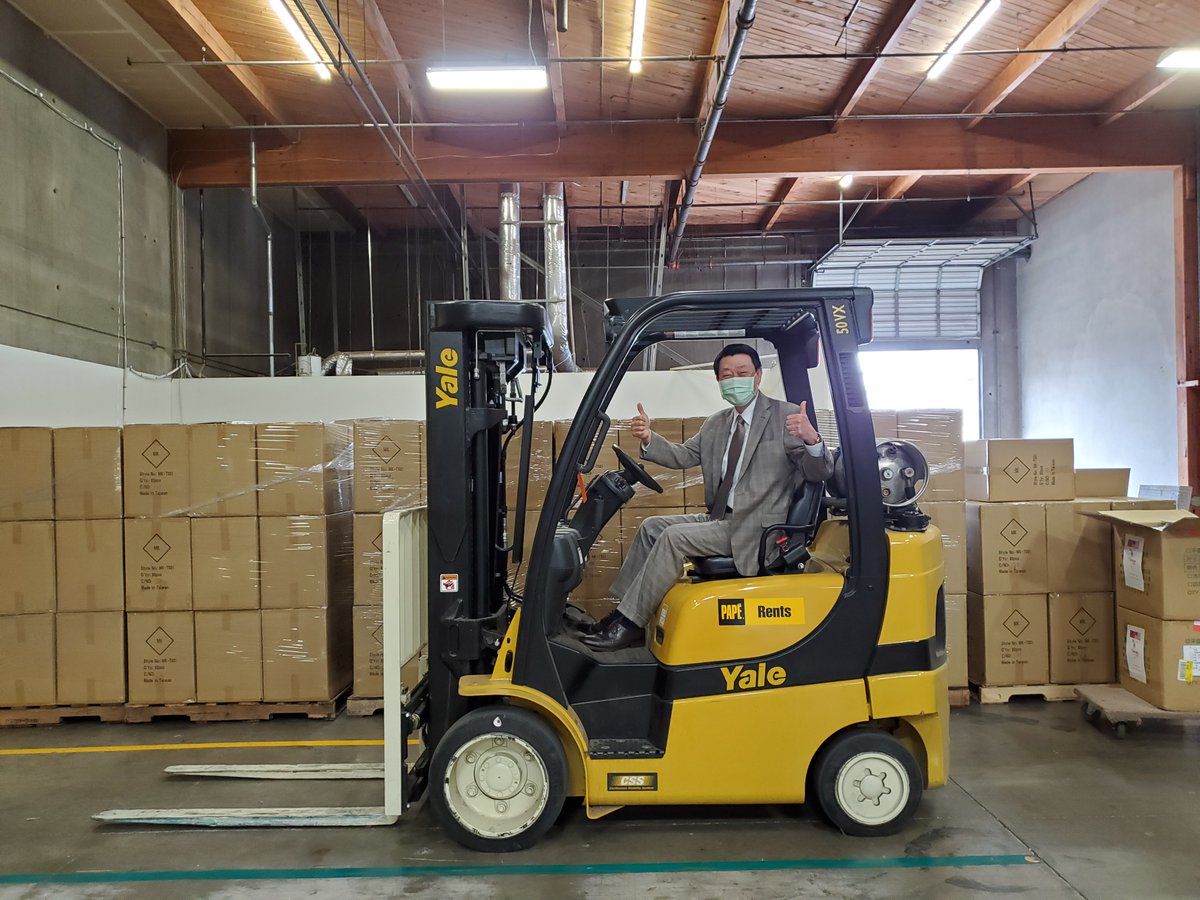KingCountyWA's tweet photo. We're also grateful to the local Taiwanese community for raising more than $45,000 to purchase and donate more than 12,500 isolation gowns.

Donations received through our Regional Donations Connector go to organizations working on the #COVID19 frontlines.

#KingCountyReady https://t.co/sLVY2A9kzH