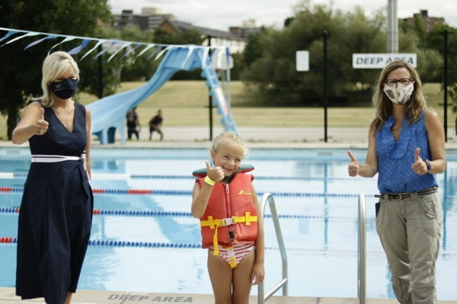 Chris_Fonseca3's tweet photo. A huge THANKYOU @MississaugaRec staff &amp; special shoutout #ApplewoodHeightsPool Aquatic Staff for coordinating the public awareness campaign #NationalDrowningPreventionWeek #1DrowningIsTooMany #WearALifeJacket #WaterSafety #SwimWithABuddy #BeWithinArmsReach #SwimToSurvive https://t.co/JAXdcCoQBb