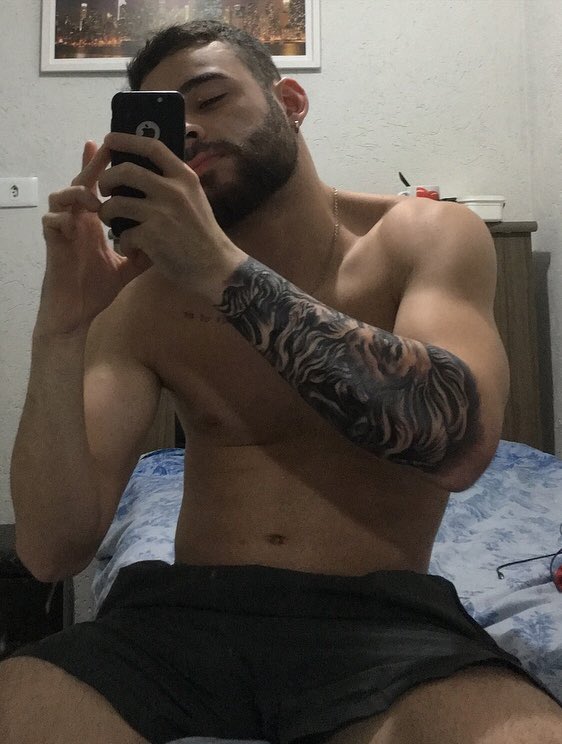 Martinsrafamaa's tweet photo. Risquei o braço https://t.co/yV1LEcJrTI