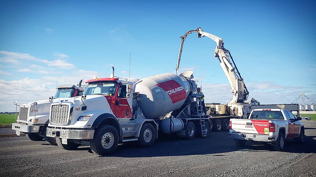 RyanAAndre's tweet photo. .@tomlinsongroup #TomlinsonReadyMix supplying #Fibremesh #Concrete for a local #Farm. #Agriculture #Ottawa #Ontario #BuildWithStrength #BuildForLife #BuildWithConcrete https://t.co/Lw8Ua4i4I2