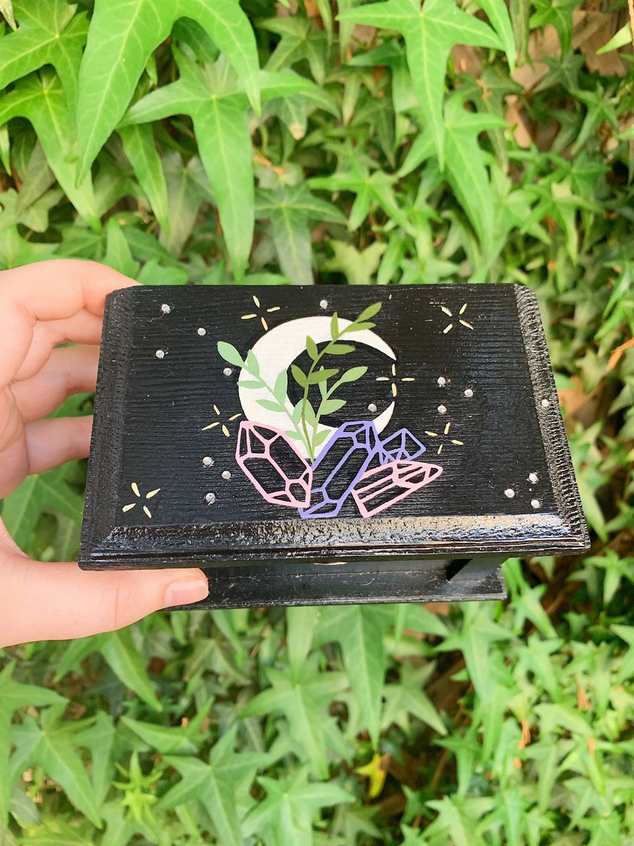 _silverfaerie's tweet photo. 🌛 GIVEAWAY 🌜

↠ one winner will receive everything pictured (see thread below for details) 

↠ rules: 
    ❀ follow me
    ❀ retweet &amp; like
    ❀ tag up to 5 friends 
        (1 friend = 1 entry) 
    ❀ ends when I hit 900 followers ✨ https://t.co/ZHX8EHGq52