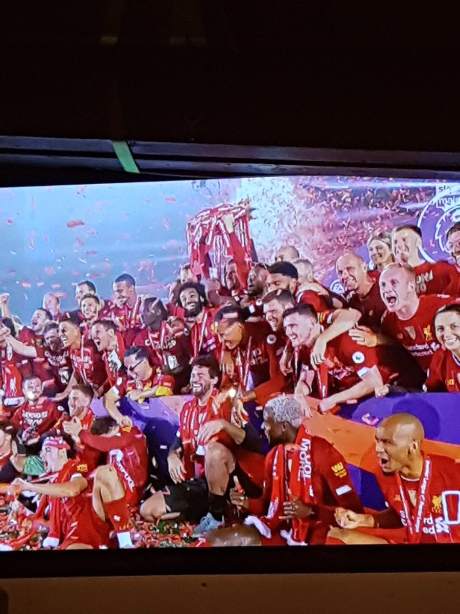 R_lelong's tweet photo. Literally. This club. ❤
@LFC
#YNWA #premierleaguechampions #LFC #30yearswaitover https://t.co/WpikxrAXgw
