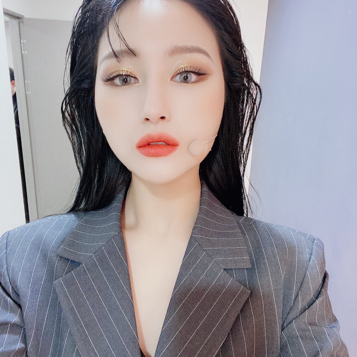 a short thread of lee siyeon's looks that radiate Big Andro/Gender Non-Conforming Energy