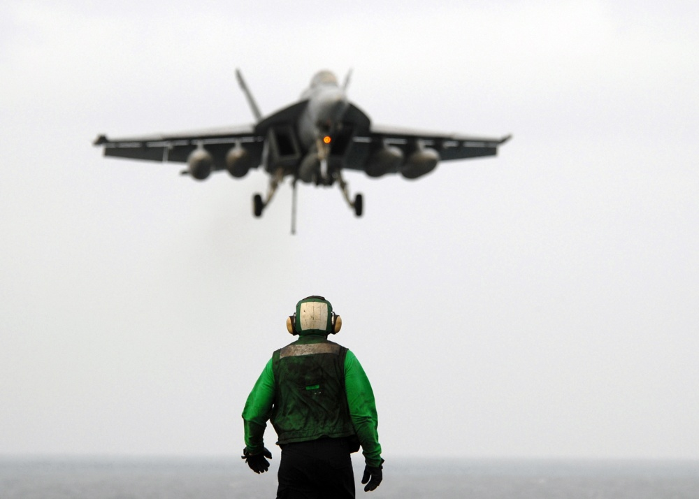 An F/A-18E Super Hornet from Strike Fighter Squadron (VFA) 151 “Vigilantes” marked the 200,000th trap aboard USS Abraham Lincoln just 3 days ago.

#USNavy #CSG12 #CVW7 #VFA151 ⚓️🇺🇸