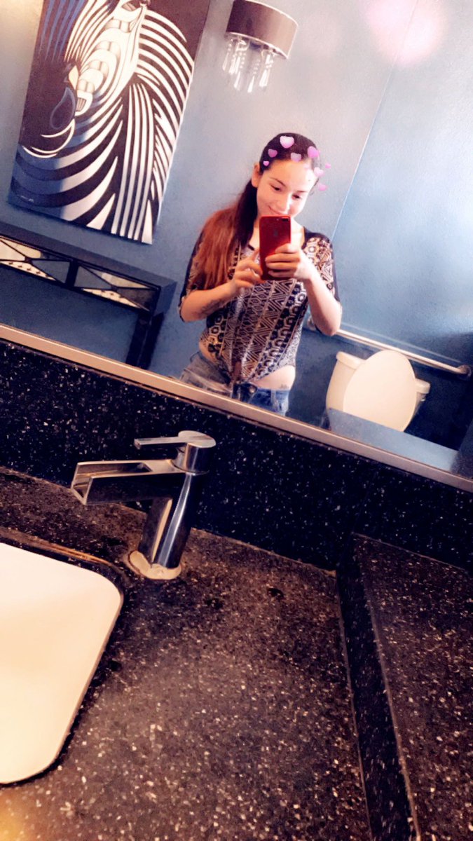 Naomi_newman04's tweet photo. #CleanChallenge Post a picture of what you looked like in active addiction and how you look today! Trying to spread hope to those who are still struggling.. We DO recover!!!π―π #sobermode #wedorecover #copyandpaste #recoverygang #byhisgrace
From skin and bone to healthy https://t.co/kAoa0m3AVU