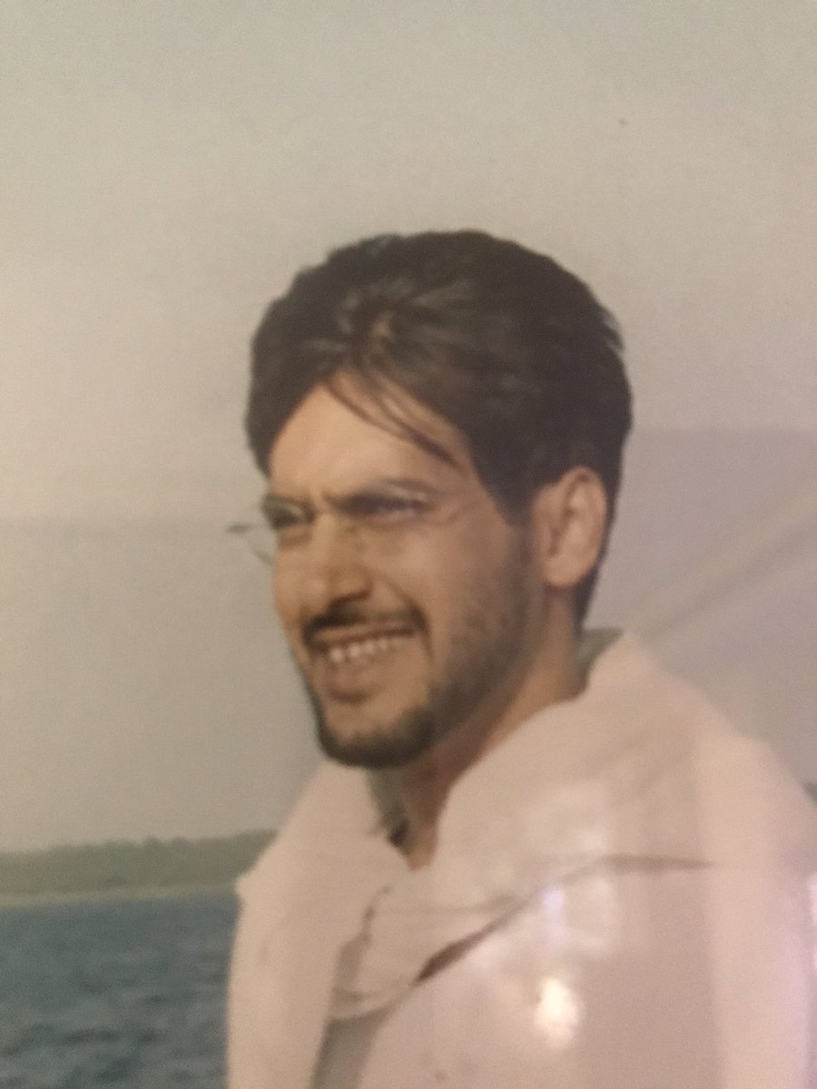 ابو تميم انا اشهد انك فقيده ...
و اول من بيفقدك الشهامه و الطيبه ...
من بعدك الدنيا صارت زهيده ...
و الله يجبر خاطر كل من كنت حبيبه 💔