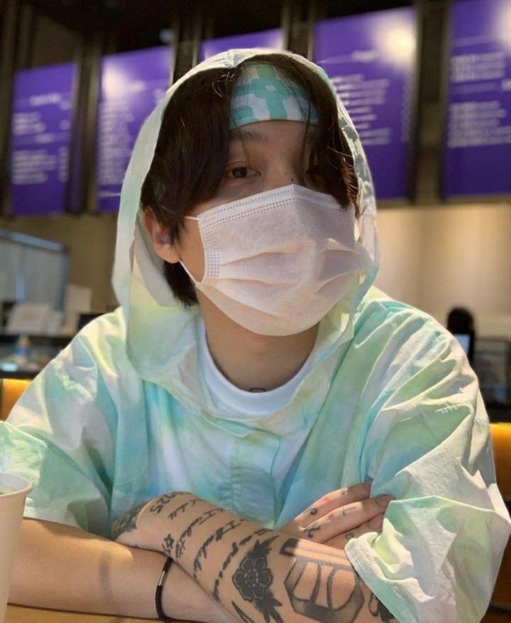 hashswancame from "hashtag me" + him wanting to earn 100 trillion won which in korean is 백조원 baegjo won; 백조 baegjo also means swan in korean so hashswan