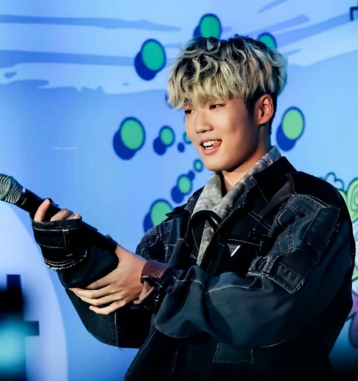 + bonus (not a stage name but)김하온 kim haon; 하 ha is for 하늘의 빛 hanueleui bich/ the light of the sky & on is for 온누리에 펼쳐진 onnurie pyeolcheojin/ spread all over the world, so haon means to spread the light of the sky all over the world. truly lives up to his name♡