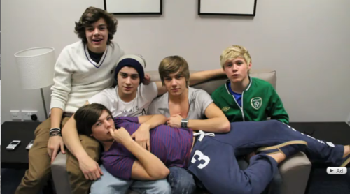 todays1dhistory's tweet photo. #10YearsOfOneDirection #1Decade https://t.co/9gDhAsCPGb